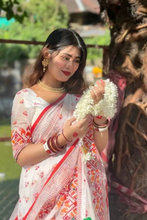 টাঙ্গাইলের হাফসিল্কের বুটিক শাড়ি