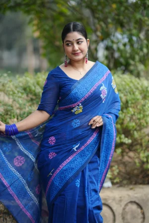 প্রিমিয়াম আড়ং কটনের তাঁতের শাড়ি (রয়েল ব্লু কালার)