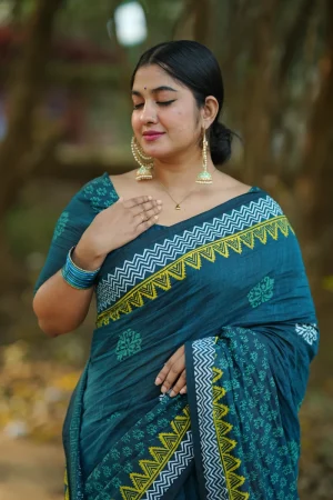 প্রিমিয়াম আড়ং কটনের তাঁতের শাড়ি ( (সবুজ কালার)