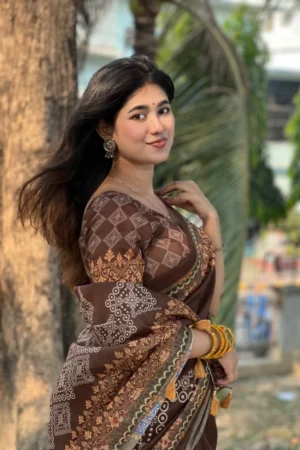 প্রিমিয়াম গ্লোসি সিল্ক প্রিন্টের শাড়ি